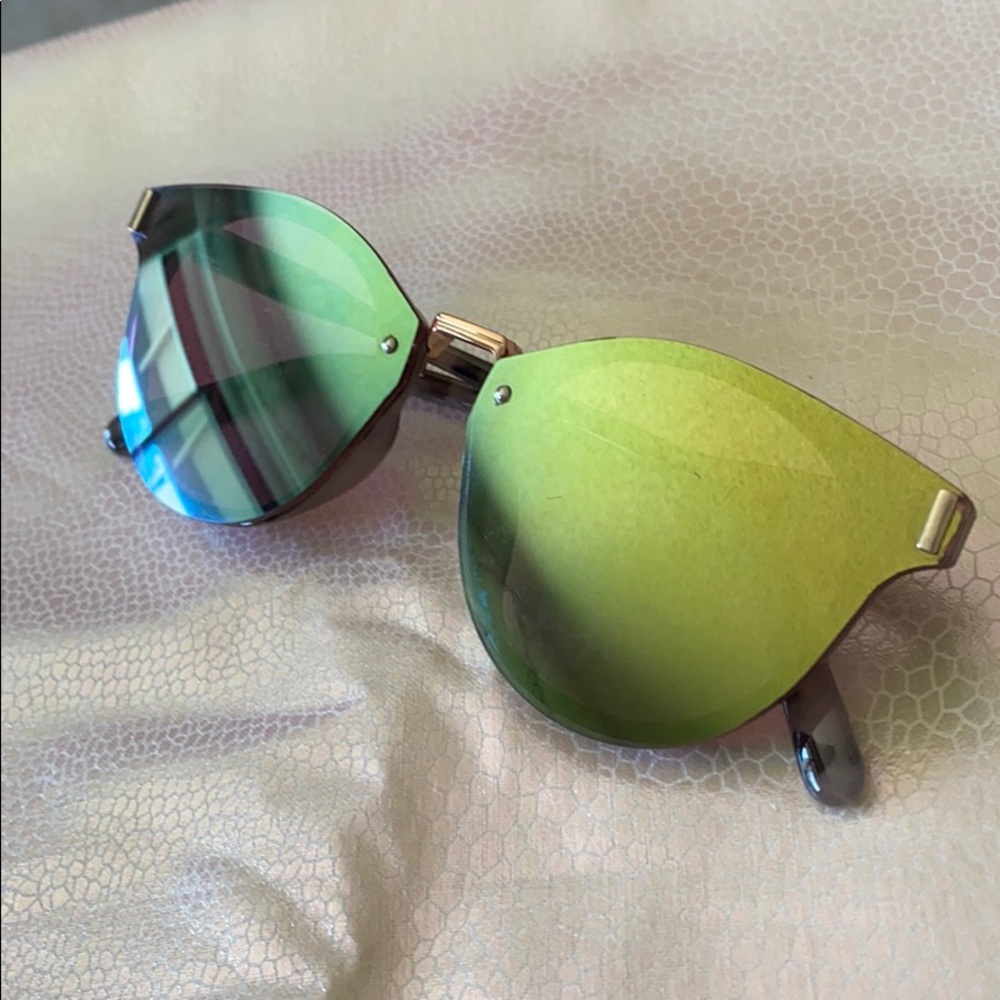 Multicolor flash lens sunnies
